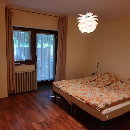 Gyopar Gyoengye Apartmanhaz Oroshaza