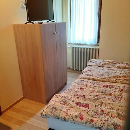 Apartment Gyopar Gyoengye Apartmanhaz Oroshaza