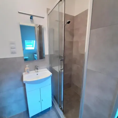 Gyopar Gyoengye Apartmanhaz Apartament *