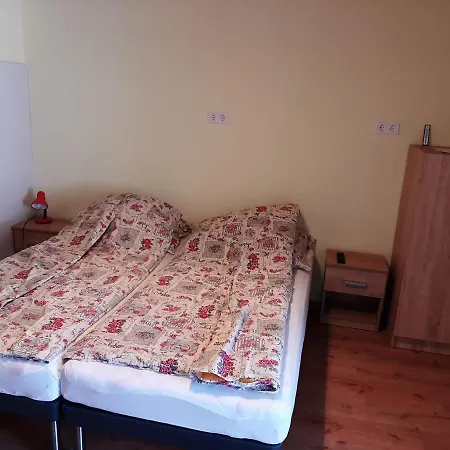 Apartment Gyopar Gyoengye Apartmanhaz