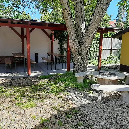 Gyopar Gyoengye Apartmanhaz Oroshaza