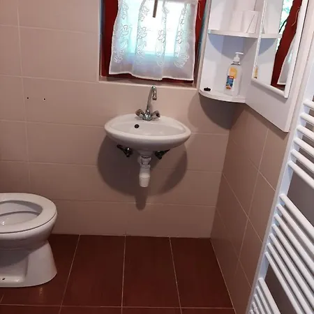 Apartment Gyopar Gyoengye Apartmanhaz