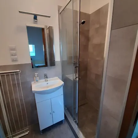 Apartment Gyopar Gyoengye Apartmanhaz Oroshaza