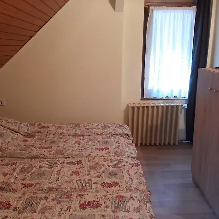 Apartament Gyopar Gyoengye Apartmanhaz
